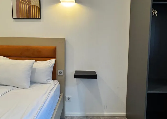 Self Check-in Haus - 15min Zum Hbf Und Messe Lägenhet Düsseldorf